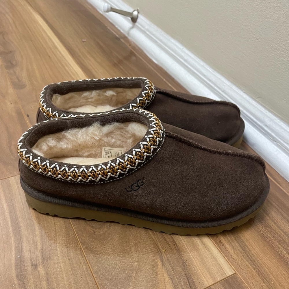 Women’s Chocolate Tasman UGG slippers